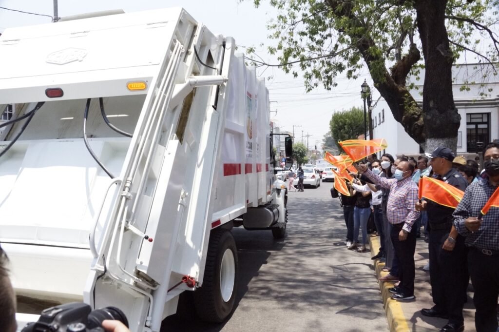 entregan-en-zinacantepec-nuevas-patrullas-y-camiones-de-recoleccion