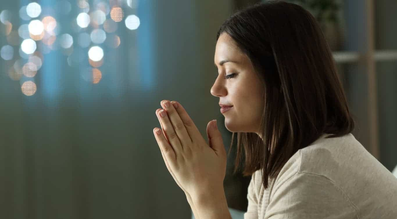 La oración a la Divina Providencia para pedir y agradecer cada mes 