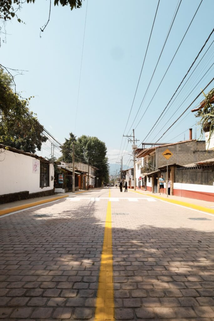 Michelle Núñez entrega rehabilitación de Avenida Toluca, importante vialidad de Valle de Bravo