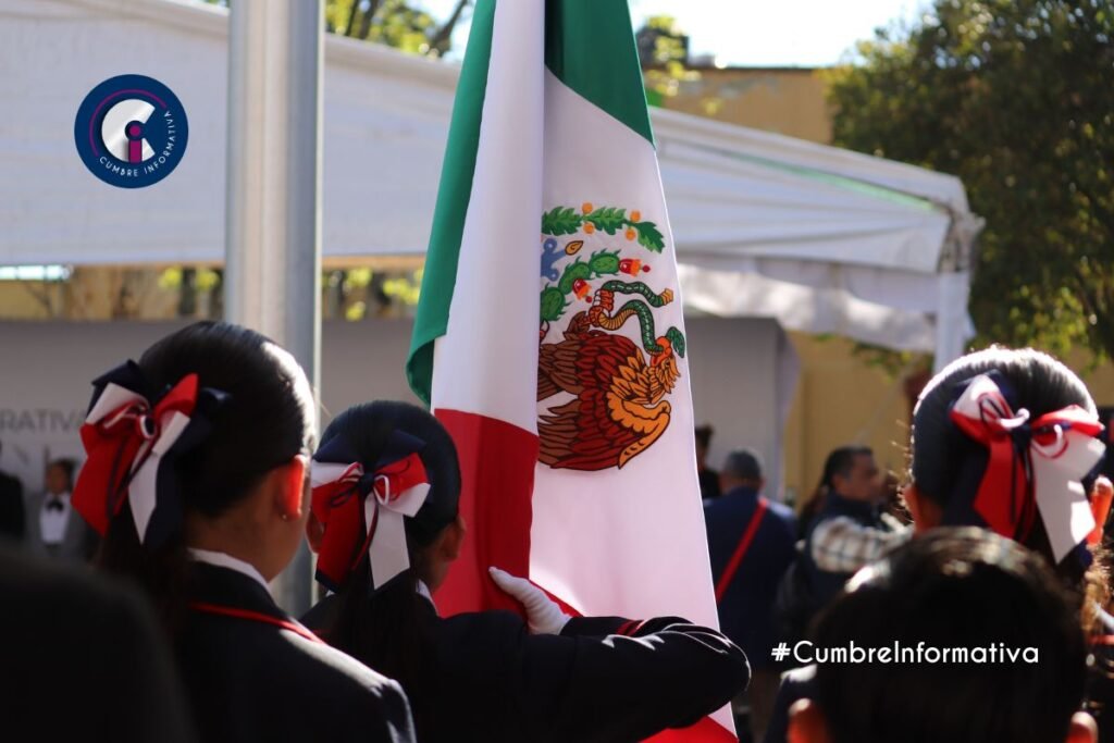 Zinacantepec celebra el Día de la Bandera con emotivo acto cívico