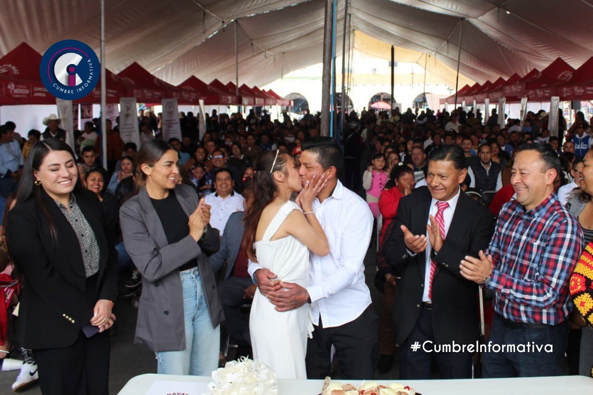 Más de 100 parejas se casan en bodas comunitarias en Almoloya de Juárez