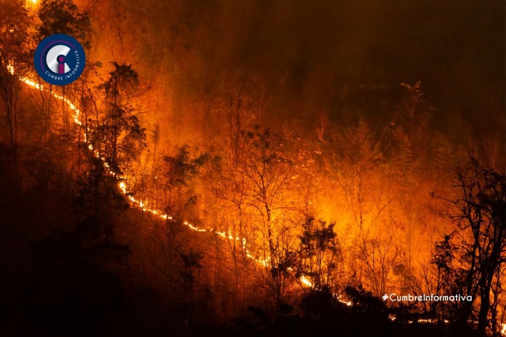 Incendio forestal en Ocuilan se intensifica por fuertes vientos; humo afecta a Cuernavaca