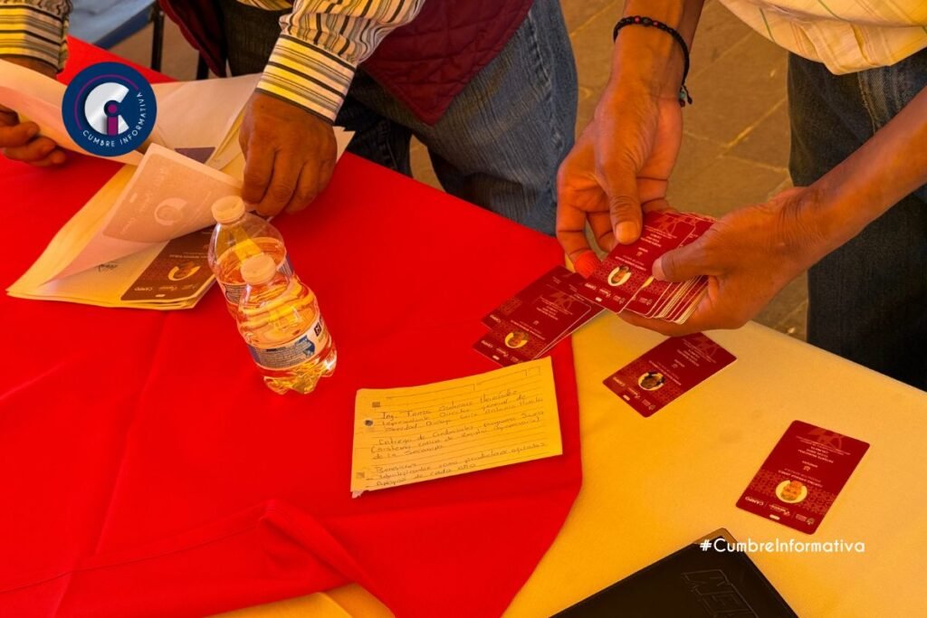 Omar Sánchez, alcalde de Calimaya entrega credenciales a campesinos para facilitar trámites y apoyos
