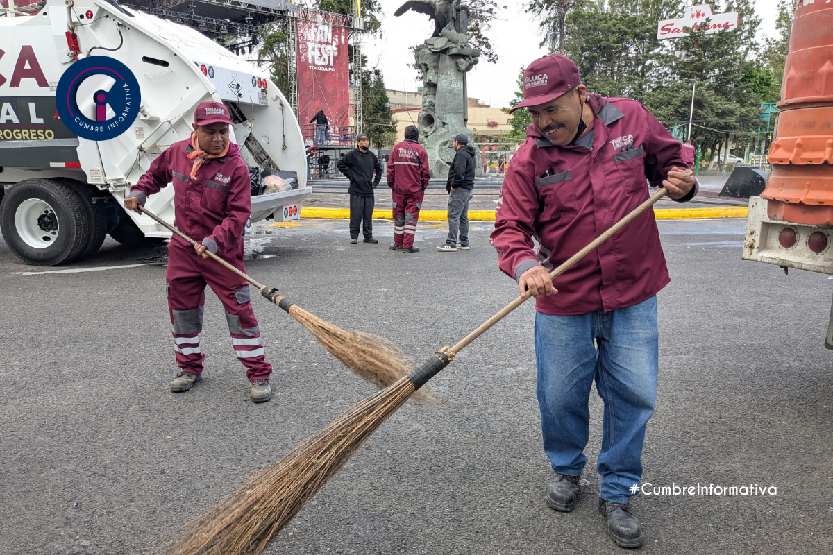 'servicios públicos limpian calles de Toluca'