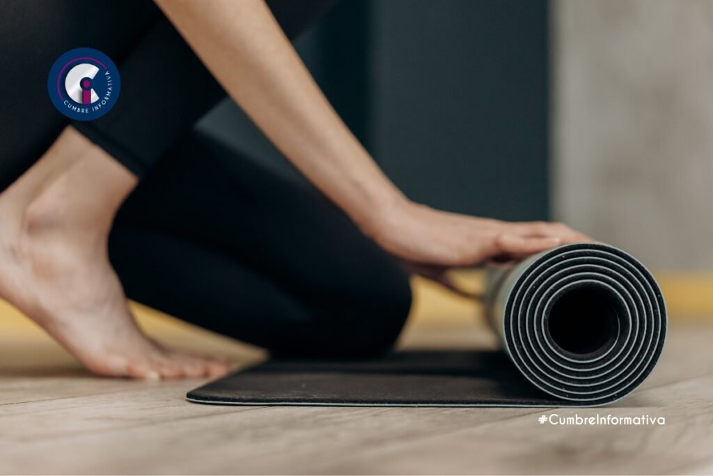 Alejandra Castro promueve bienestar con clase de yoga gratuita