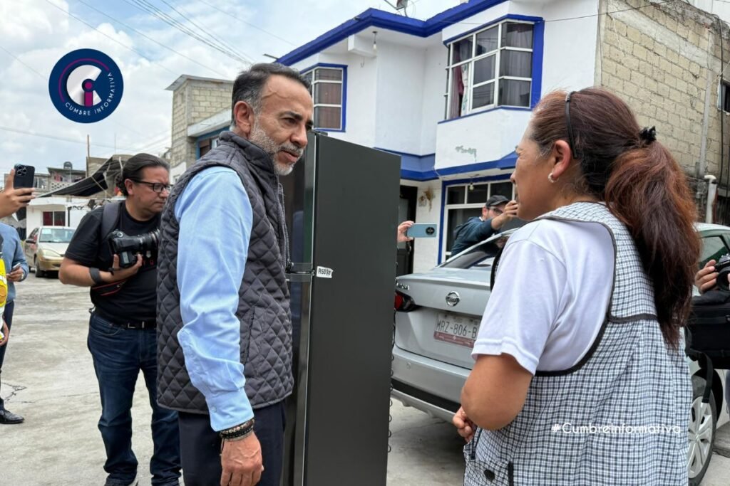 Fernando Flores recorre zonas afectadas por lluvias en Metepec y anuncia apoyo a familias damnificadas