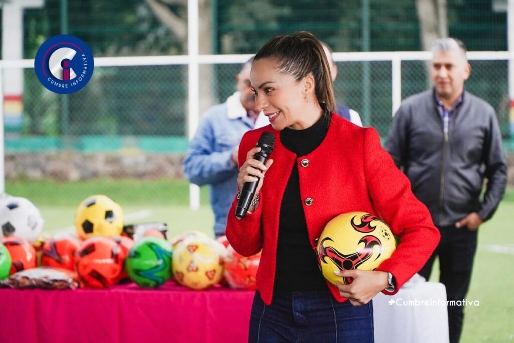 Saray Benítez y Club Rotario Águila Real llevan apoyos a Mexicaltzingo