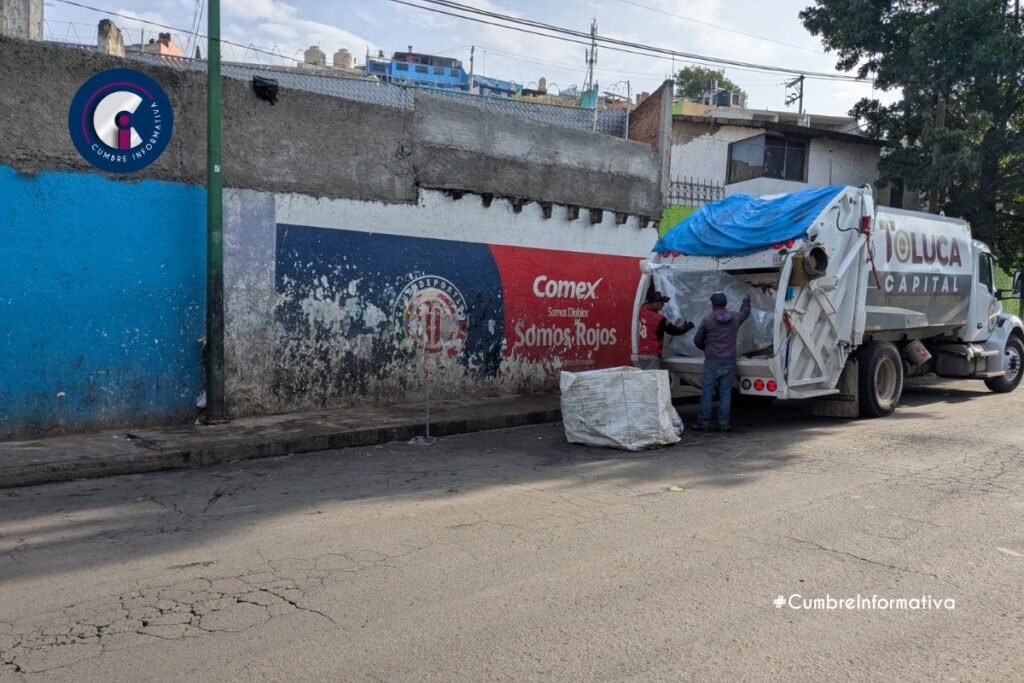 'Toluca recoge 10 toneladas de basura en tiradero