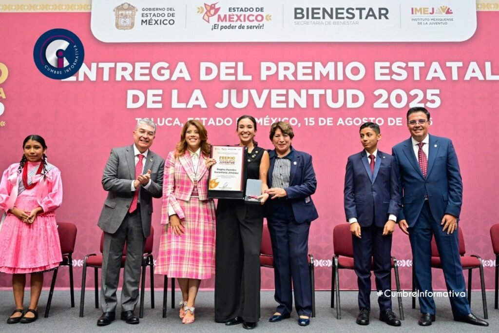 'Delfina Gómez entrega el premio estatal de la juventud'