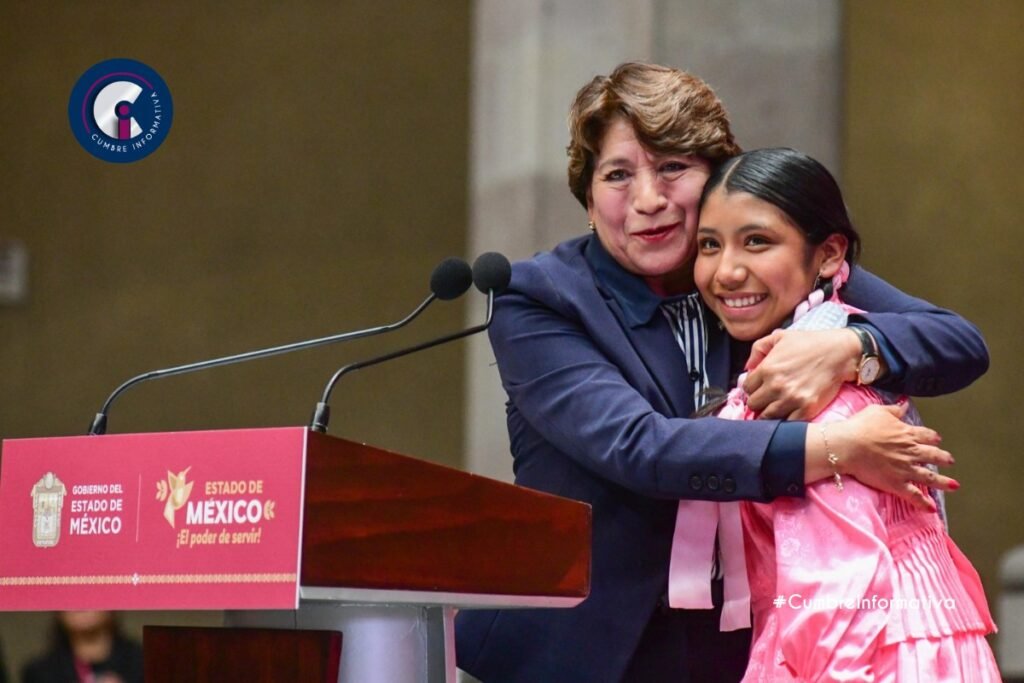 'Delfina Gómez entrega el premio estatal de la juventud'