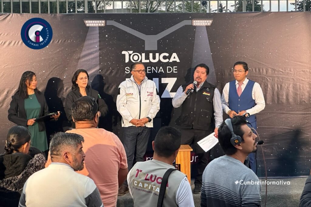 'Toluca amplía alumbrado en Santiago Tlaxomulco'