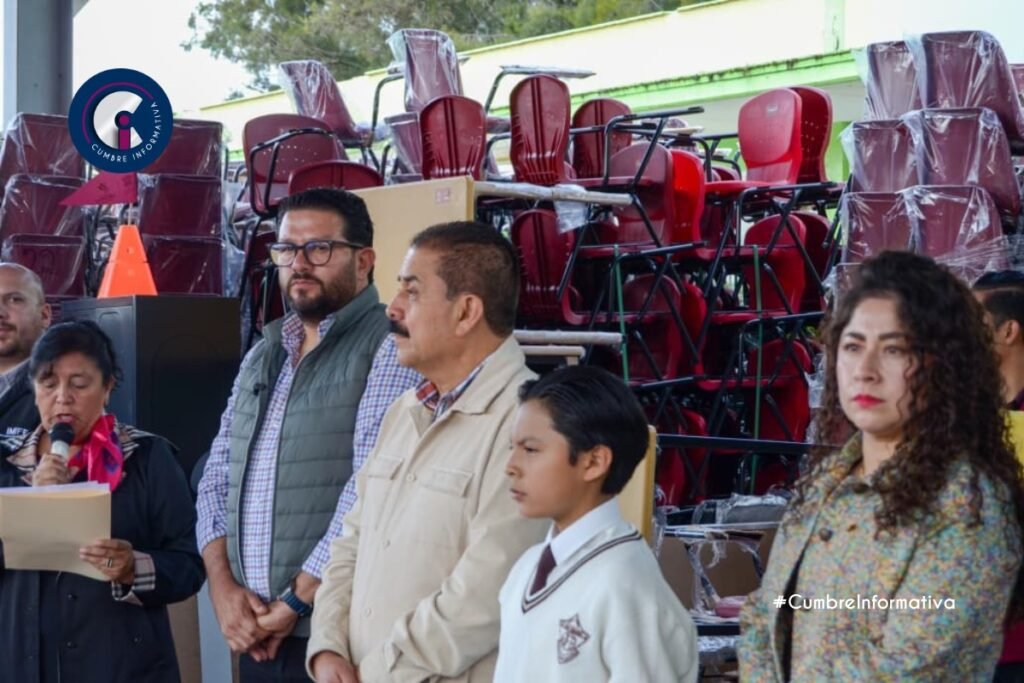 'entregan mobiliario escolar en Almoloya de Juárez'