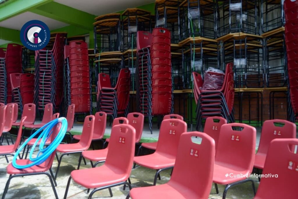 'entregan mobiliario escolar en Almoloya de Juárez'