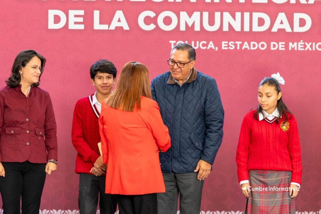 'entrega de útiles escolares en Toluca'
