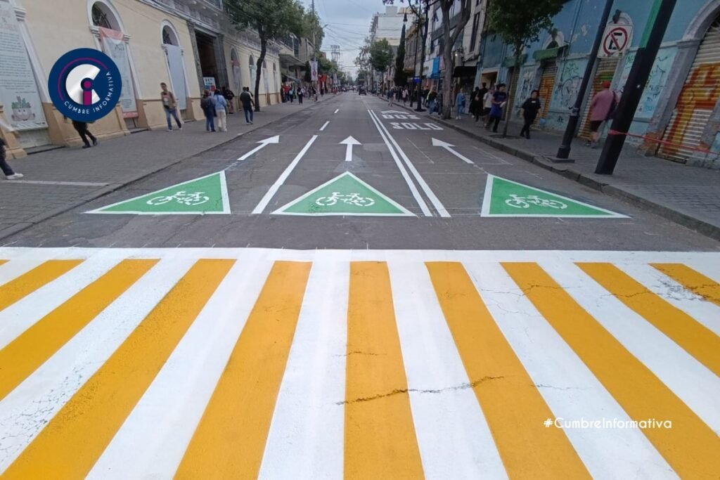 'Toluca mejora calles con obras de bacheo y señalización'