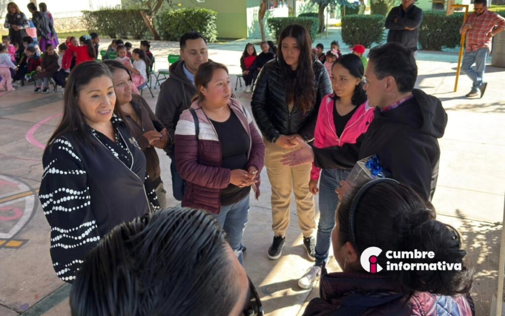 Alcalde Omar Sánchez entrega pintura a escuelas de Calimaya para mejorar sus instalaciones