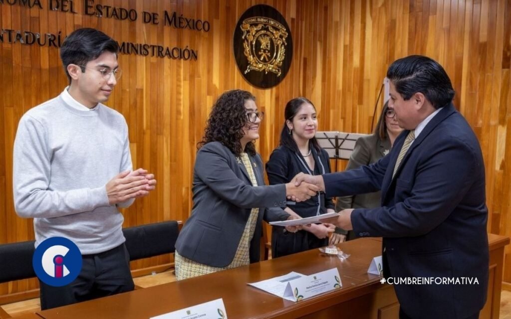 'UAEMéx entrega más de 18 mil becas'