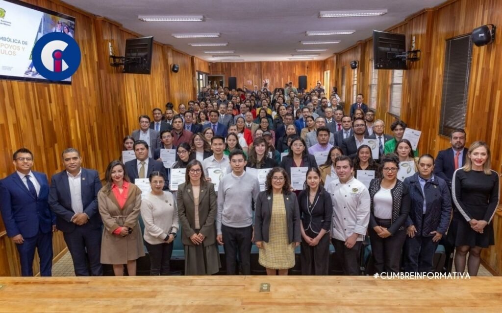 'UAEMéx entrega más de 18 mil becas'