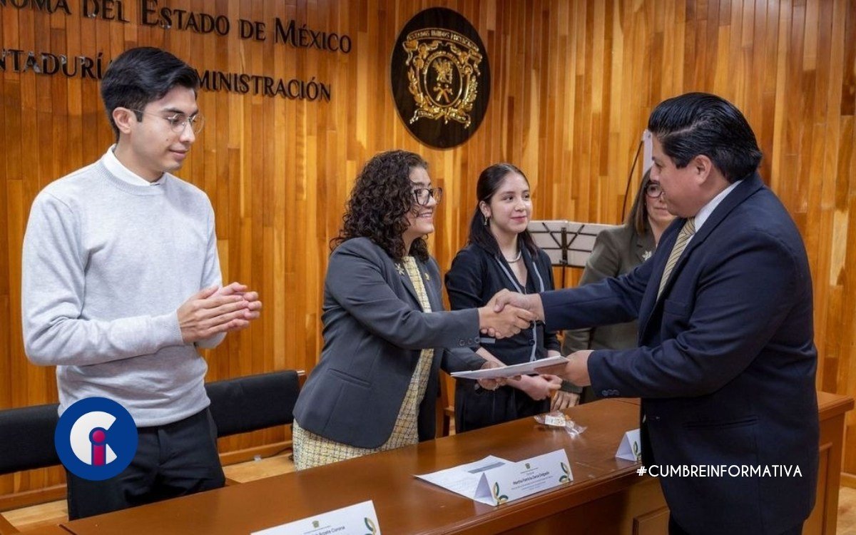 'UAEMéx entrega más de 18 mil becas'