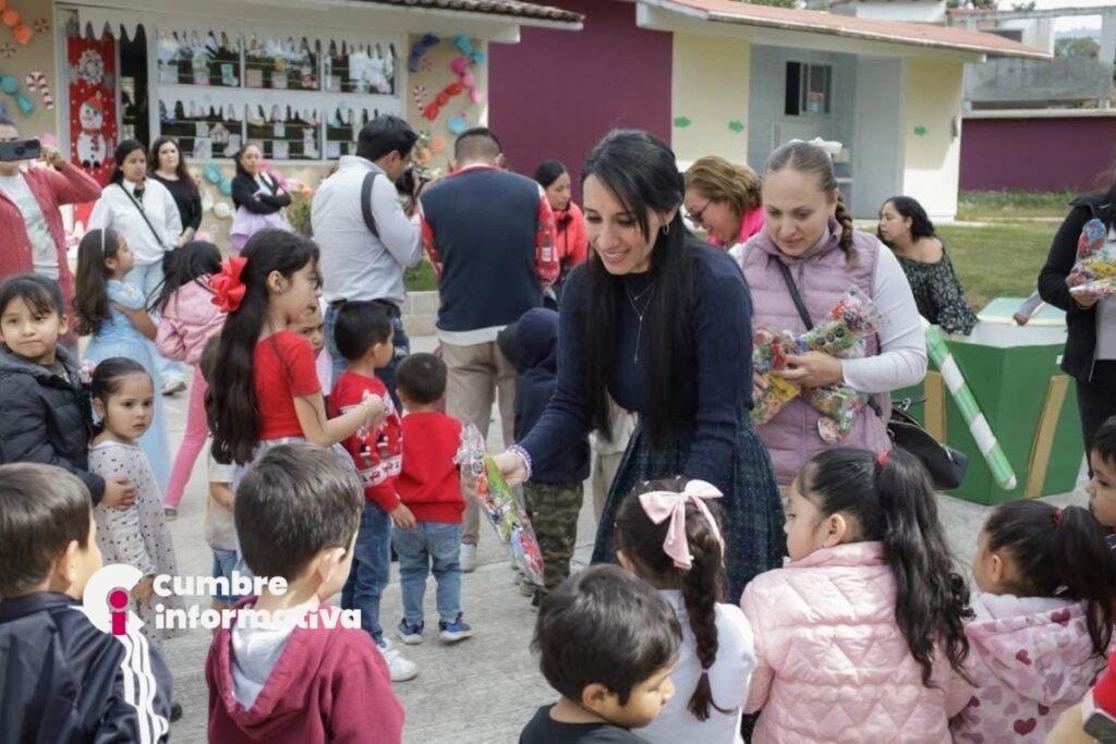 Michelle Núñez celebra la Navidad recorriendo comunidades de Valle de Bravo