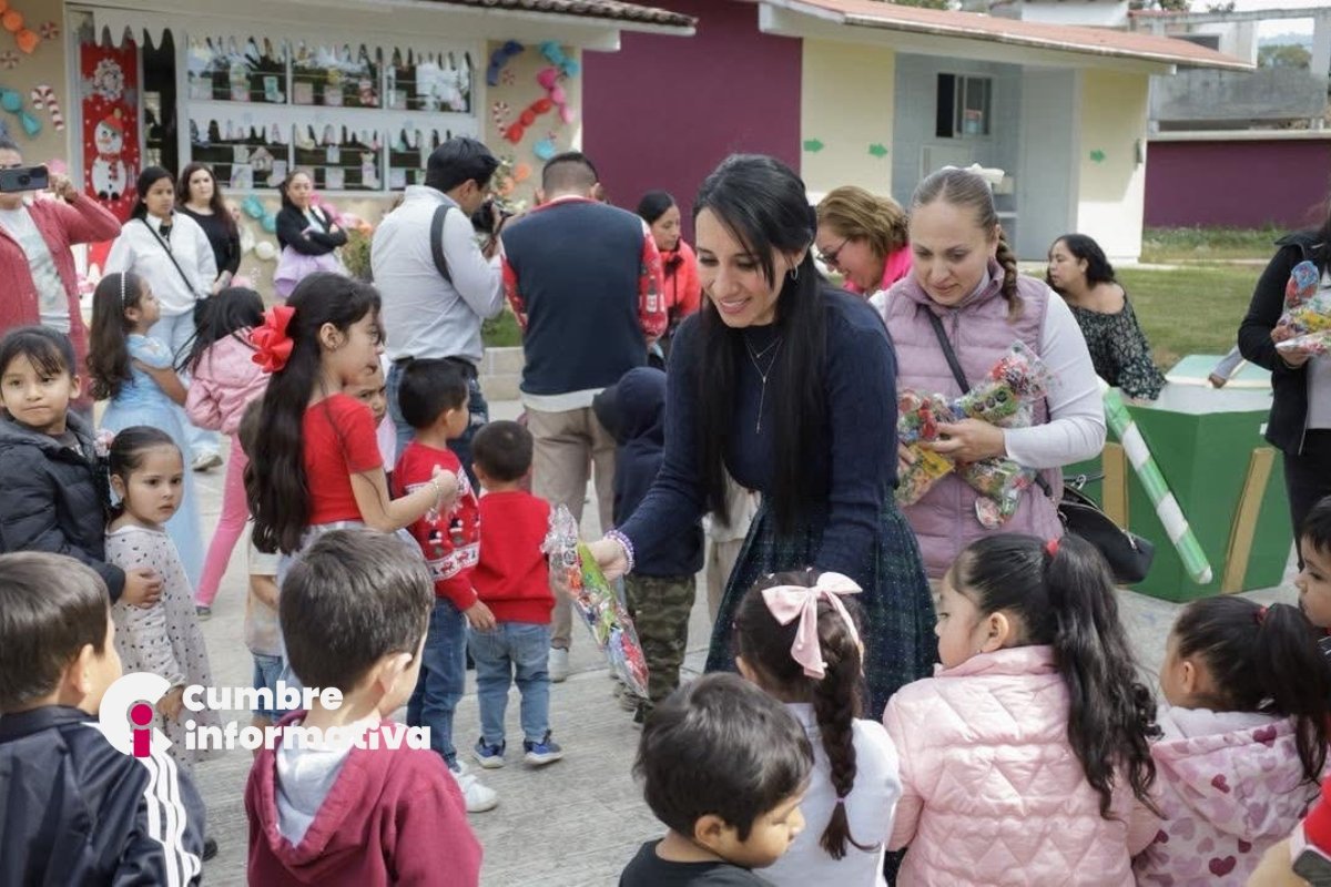 Michelle Núñez celebra la Navidad recorriendo comunidades de Valle de Bravo