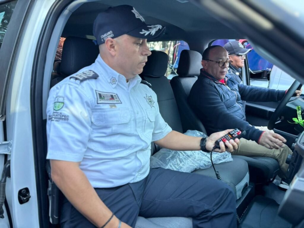 Zinacantepec recibe nuevas patrullas y camiones para reforzar seguridad y recolección de basura