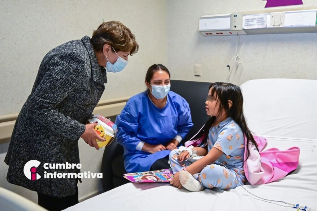 Delfina Gómez celebra el Día de Reyes con pacientes del Hospital para el Niño en Toluca