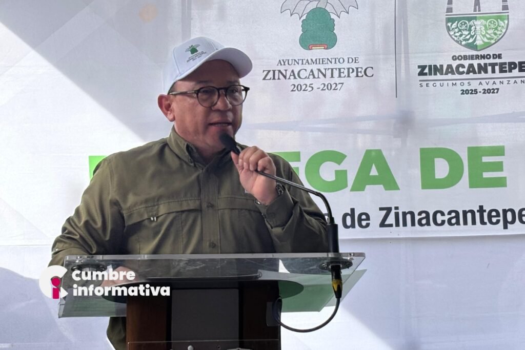 Entregan pavimentación del acceso principal en San Luis Mextepec, Zinacantepec