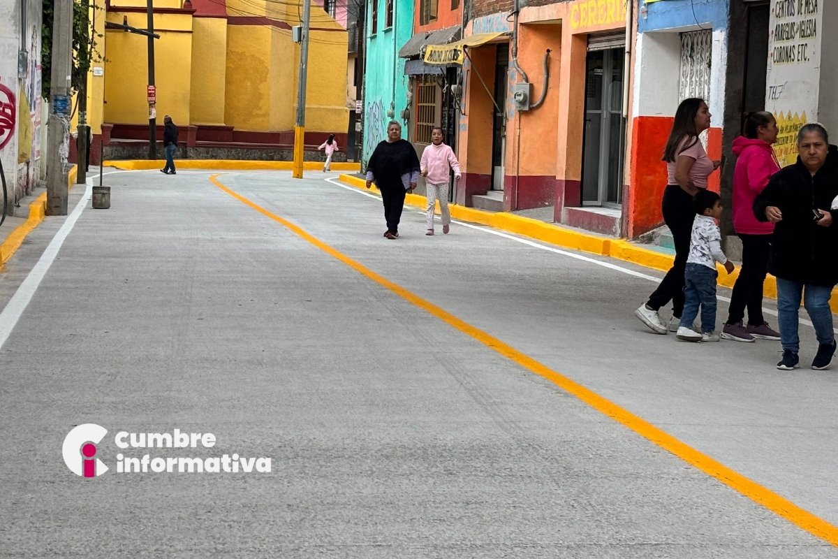 Entregan pavimentación del acceso principal en San Luis Mextepec, Zinacantepec