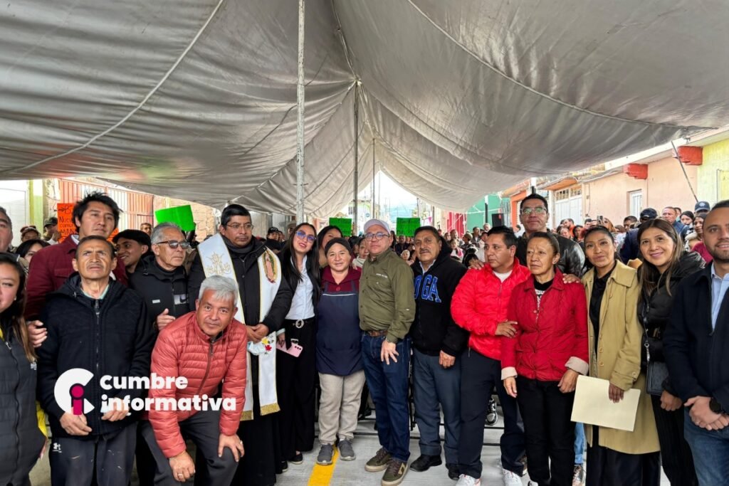 Entregan pavimentación del acceso principal en San Luis Mextepec, Zinacantepec