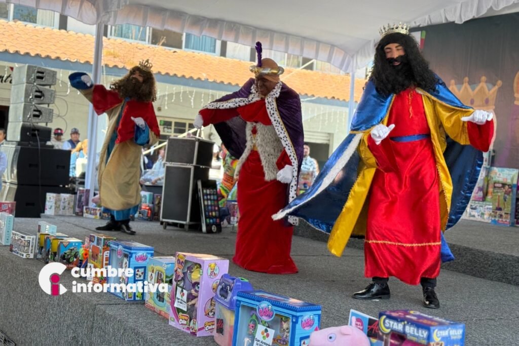 Festival de Reyes Magos en San Antonio la Isla desborda alegría con shows y más de 800 regalos