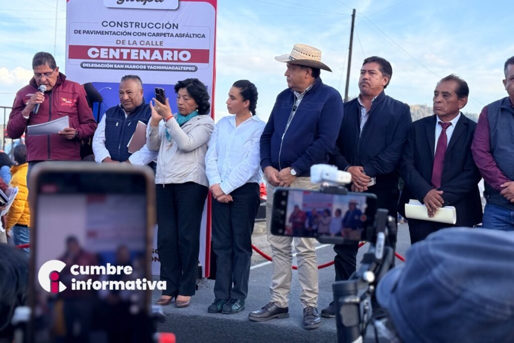 Ricardo Moreno entrega importante Vialidad en Calixtlahuaca