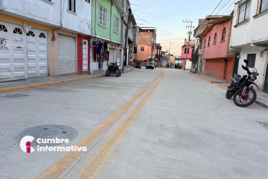 Ricardo Moreno entrega repavimentación de la calle Nevado en Cacalomacán