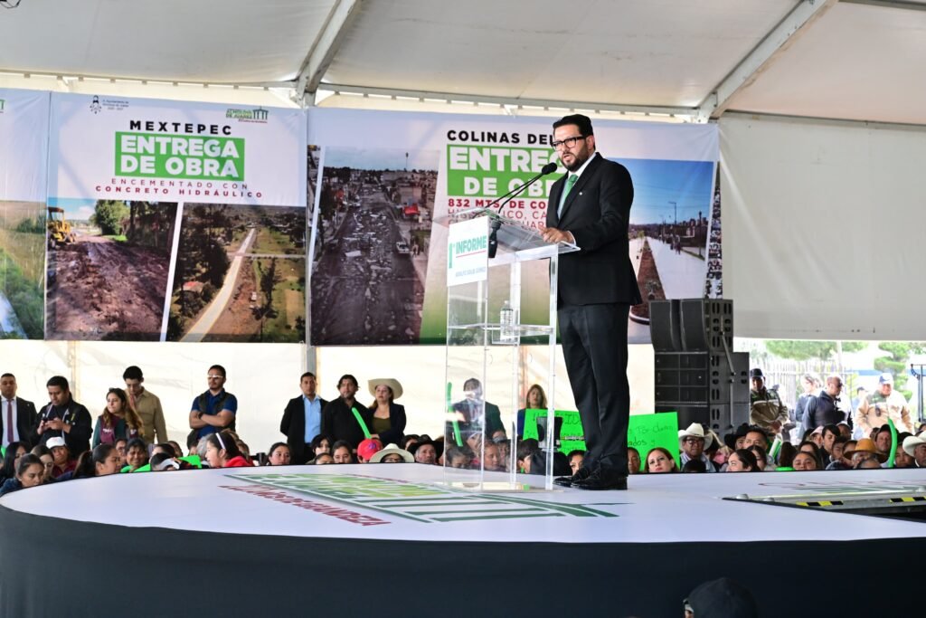 El alcalde Adolfo Solís Gómez rindió su Primer Informe de Gobierno en Almoloya de Juárez, destacando obras públicas, seguridad y servicios.