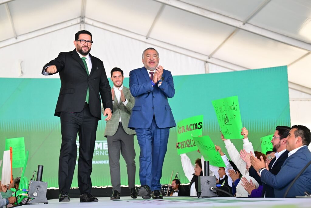 El alcalde Adolfo Solís Gómez rindió su Primer Informe de Gobierno en Almoloya de Juárez, destacando obras públicas, seguridad y servicios.