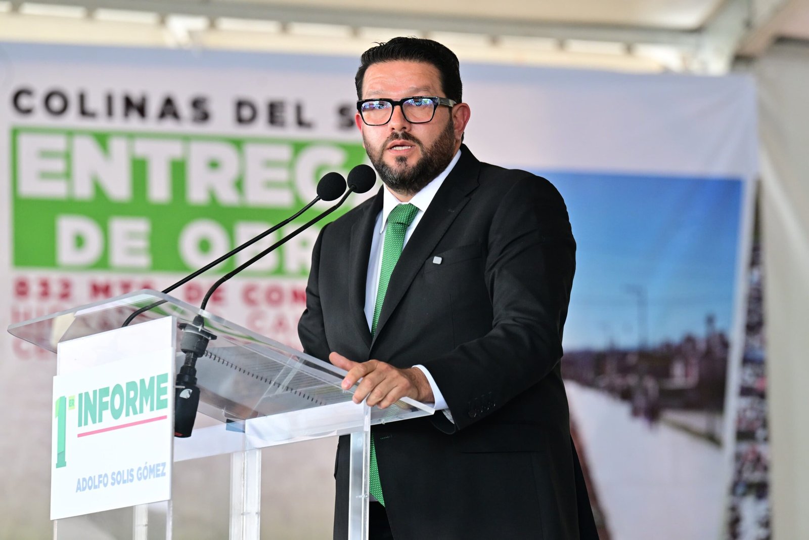 El alcalde Adolfo Solís Gómez rindió su Primer Informe de Gobierno en Almoloya de Juárez, destacando obras públicas, seguridad y servicios.