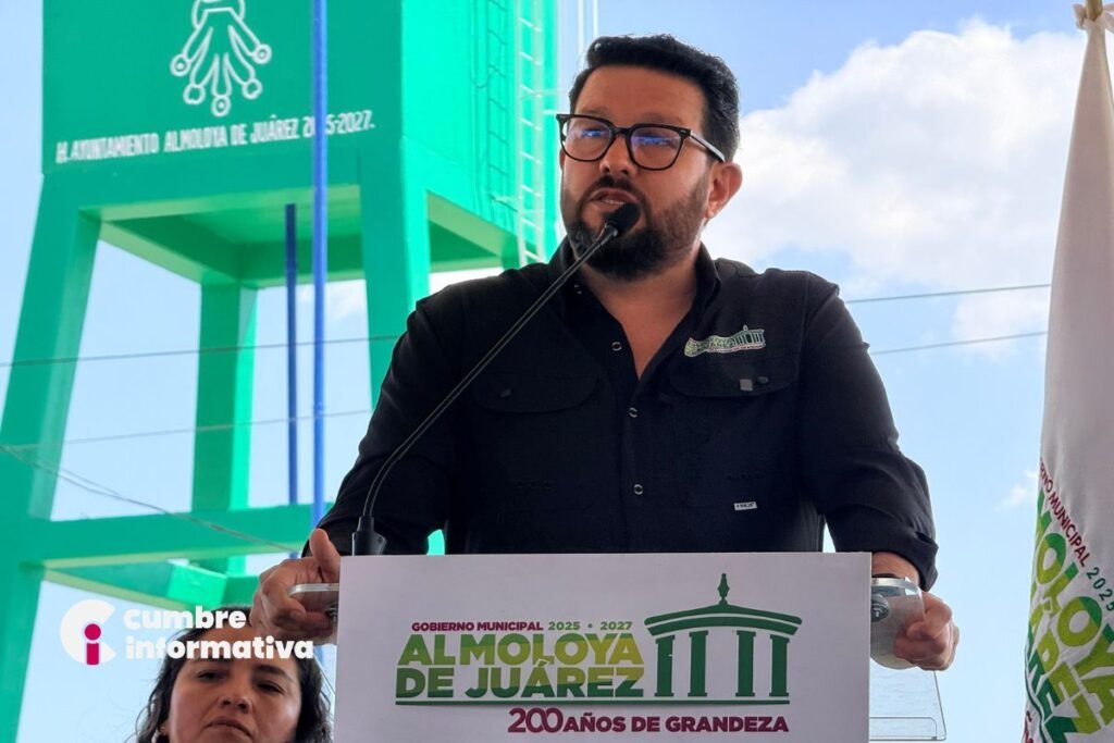 Alcalde de Almoloya de Juárez entrega tanque elevado en Mayorazgo de León