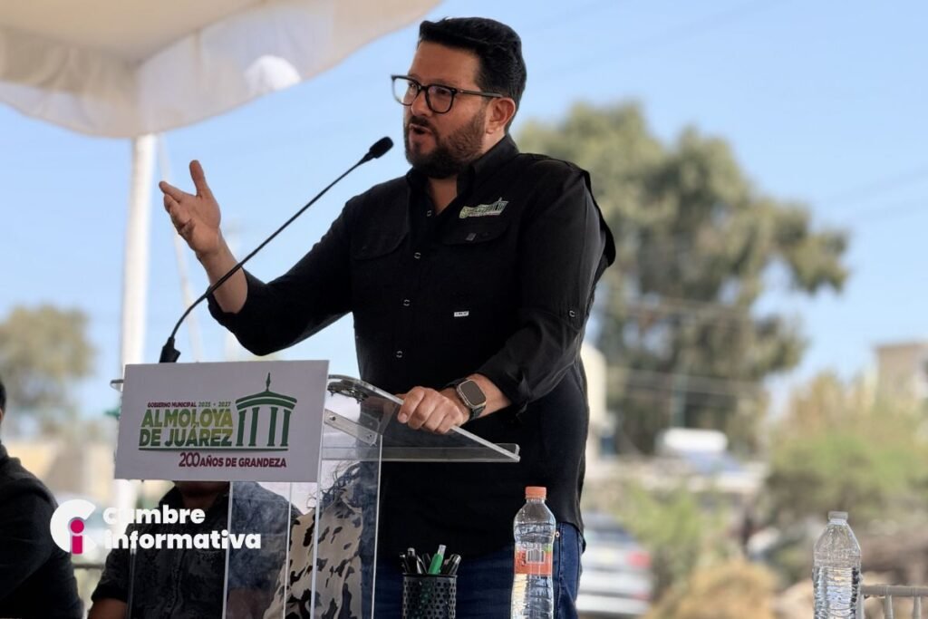 Alcalde de Almoloya de Juárez entrega tanque elevado en Mayorazgo de León