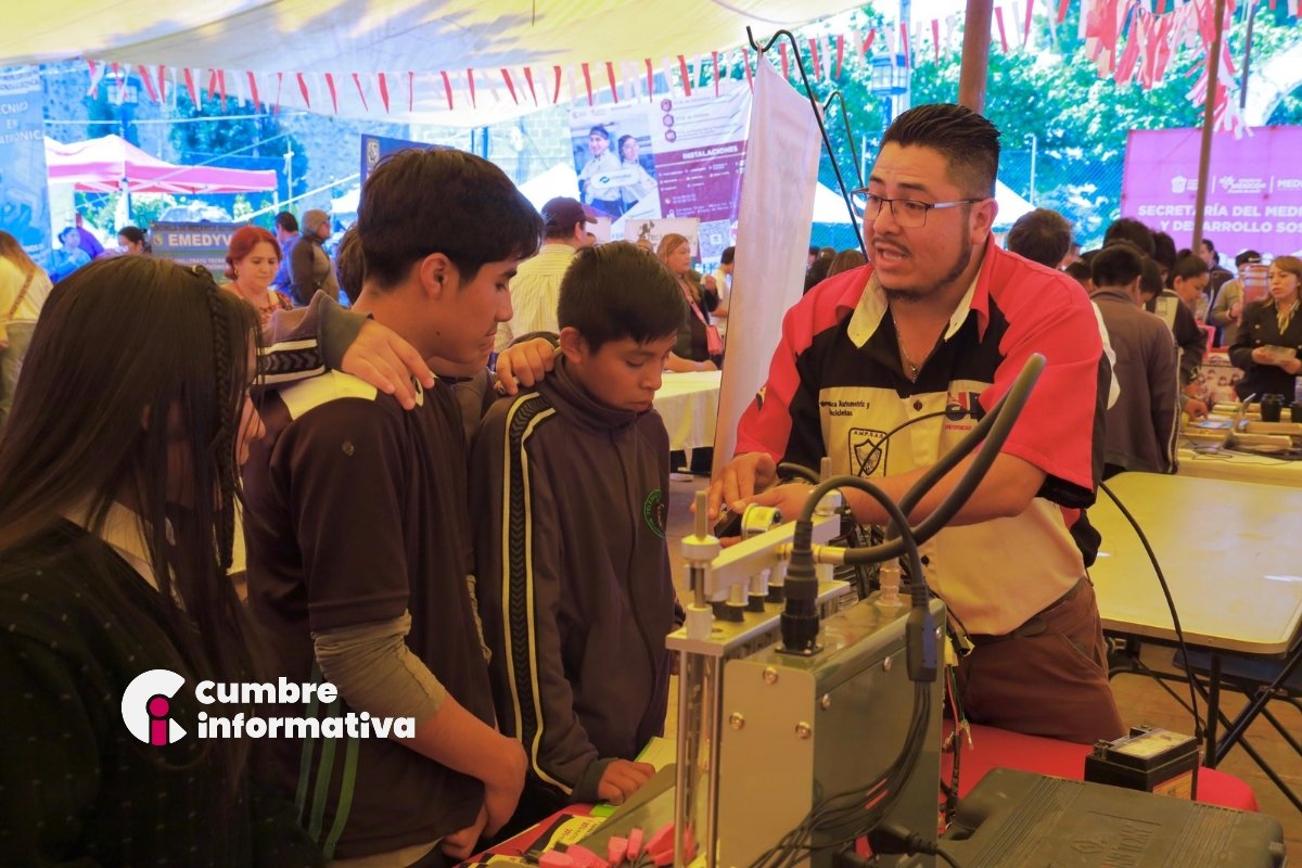 Nancy Valdez promueve aprendizaje científico en estudiantes de Ocoyoacac