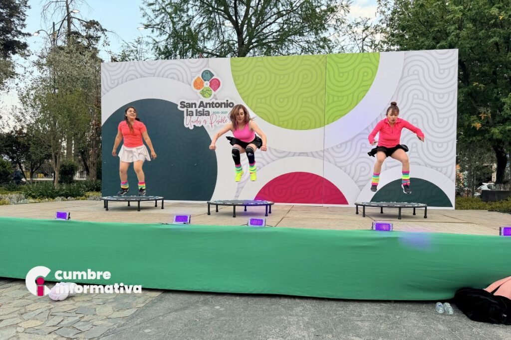 Más de 100 mujeres sacaron sus mejores pasos en el Zumbatón de San Antonio la Isla