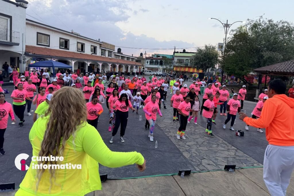 Más de 100 mujeres sacaron sus mejores pasos en el Zumbatón de San Antonio la Isla