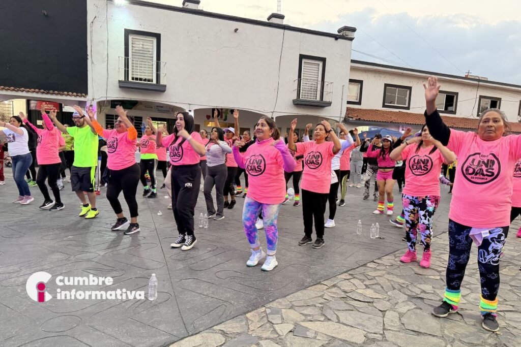 Más de 100 mujeres sacaron sus mejores pasos en el Zumbatón de San Antonio la Isla