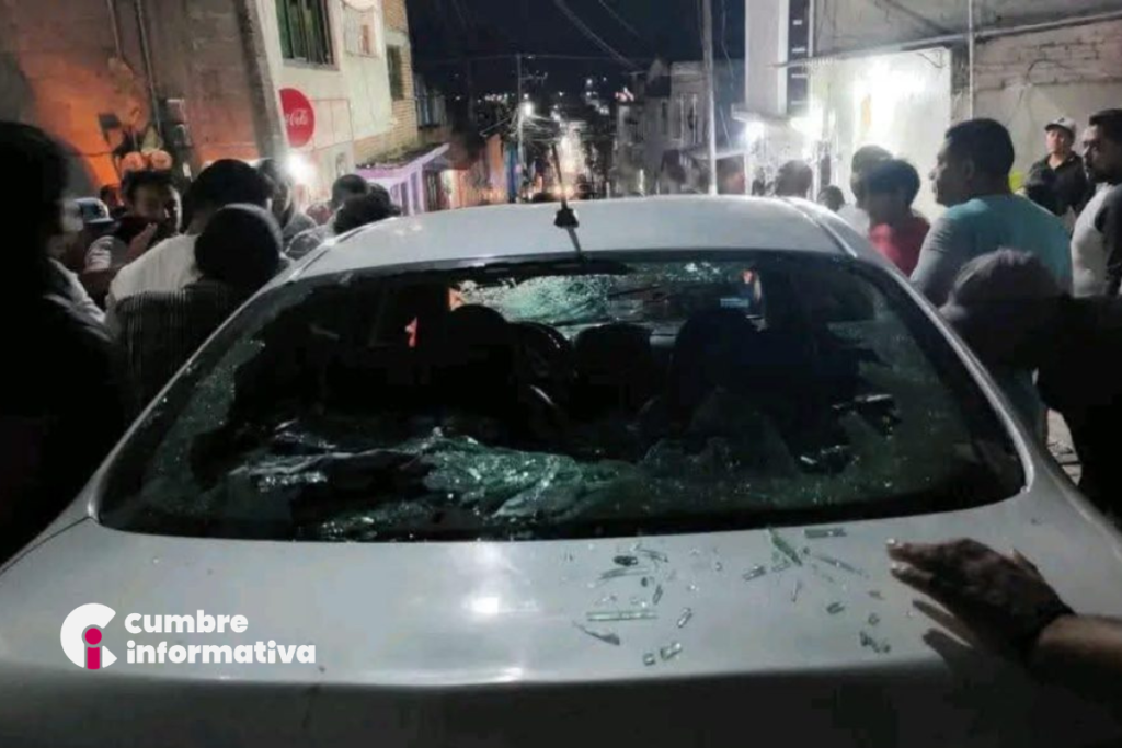 Taxi arrolla a asistentes en procesión de Tenancingo