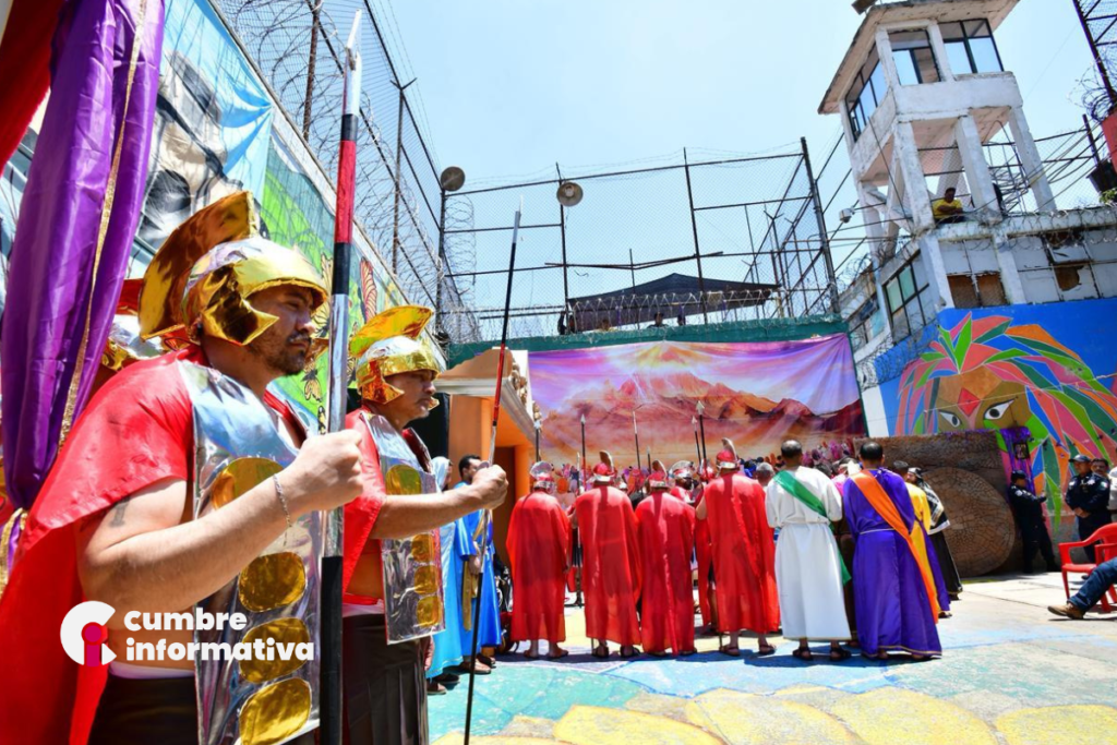 Viacrucis en penal de Ixtlahuaca reúne a más de 70 internos en acto de fe