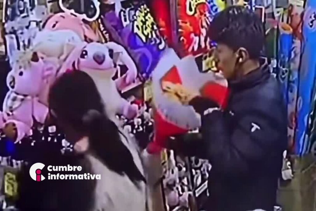 Joven es captado durante presunto robo de flores amarillas en Jalisco