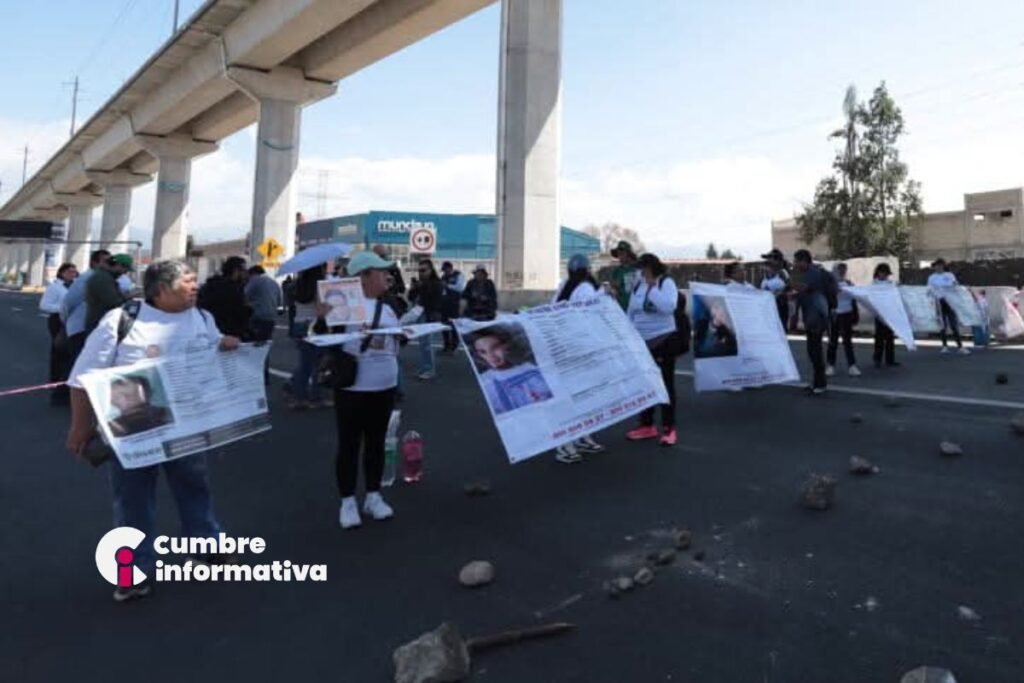 Bloqueo en la México-Toluca supera 25 horas; familiares de desaparecidos exigen respuesta